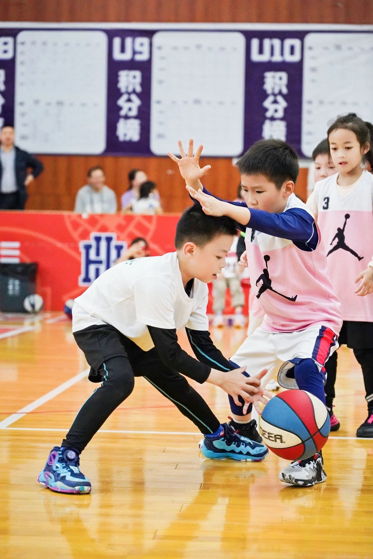 如何在篮球冬令营中加强体能训练?_2